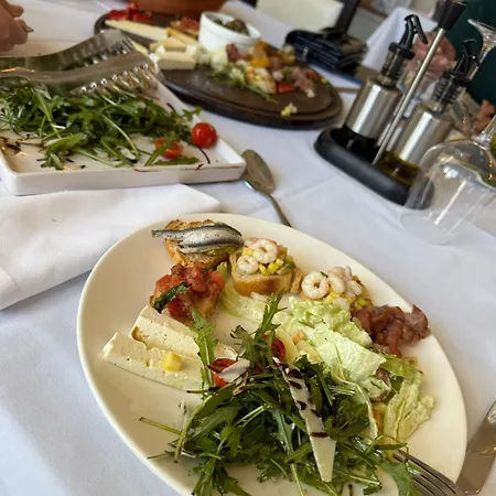 Bregu I Detit 酒店 斯比勒